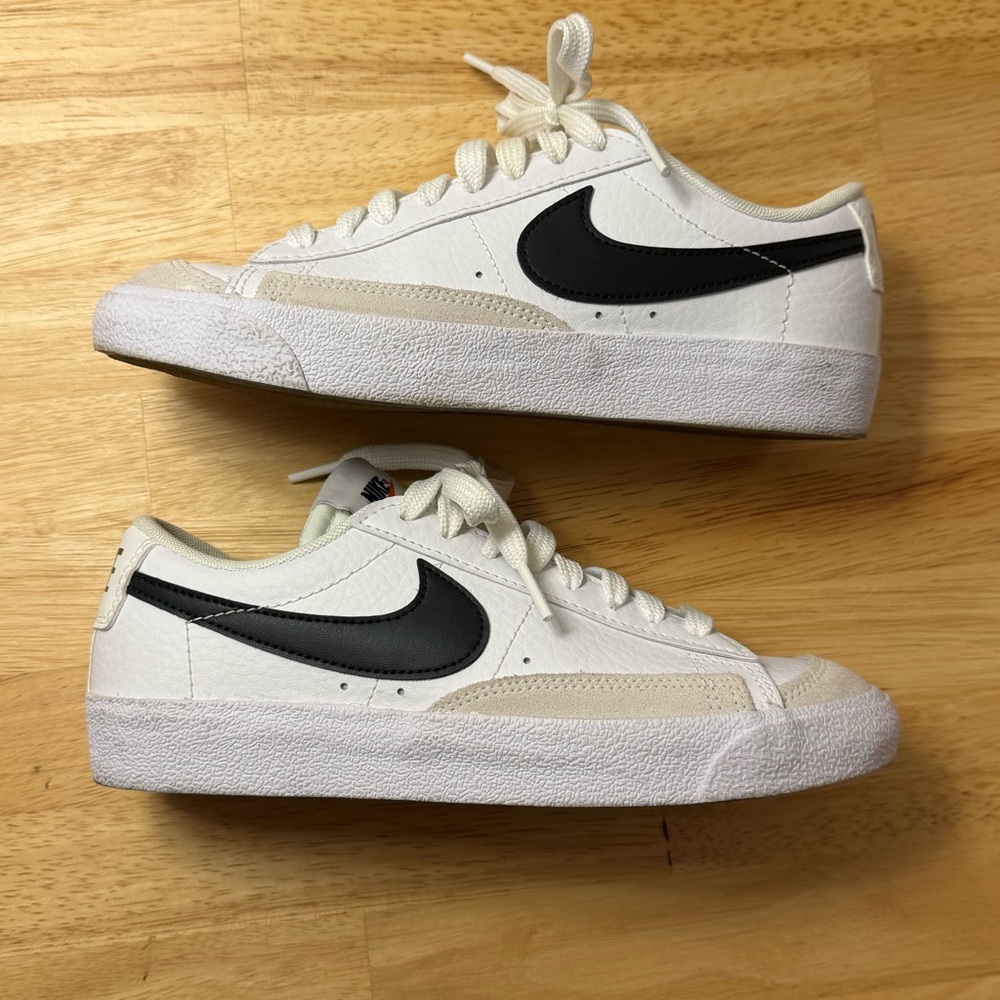 Nike Kids' Blazer Low '77 Low Top Sneaker (Big Kid) • White/Black EU 36 - Picture 2 of 7